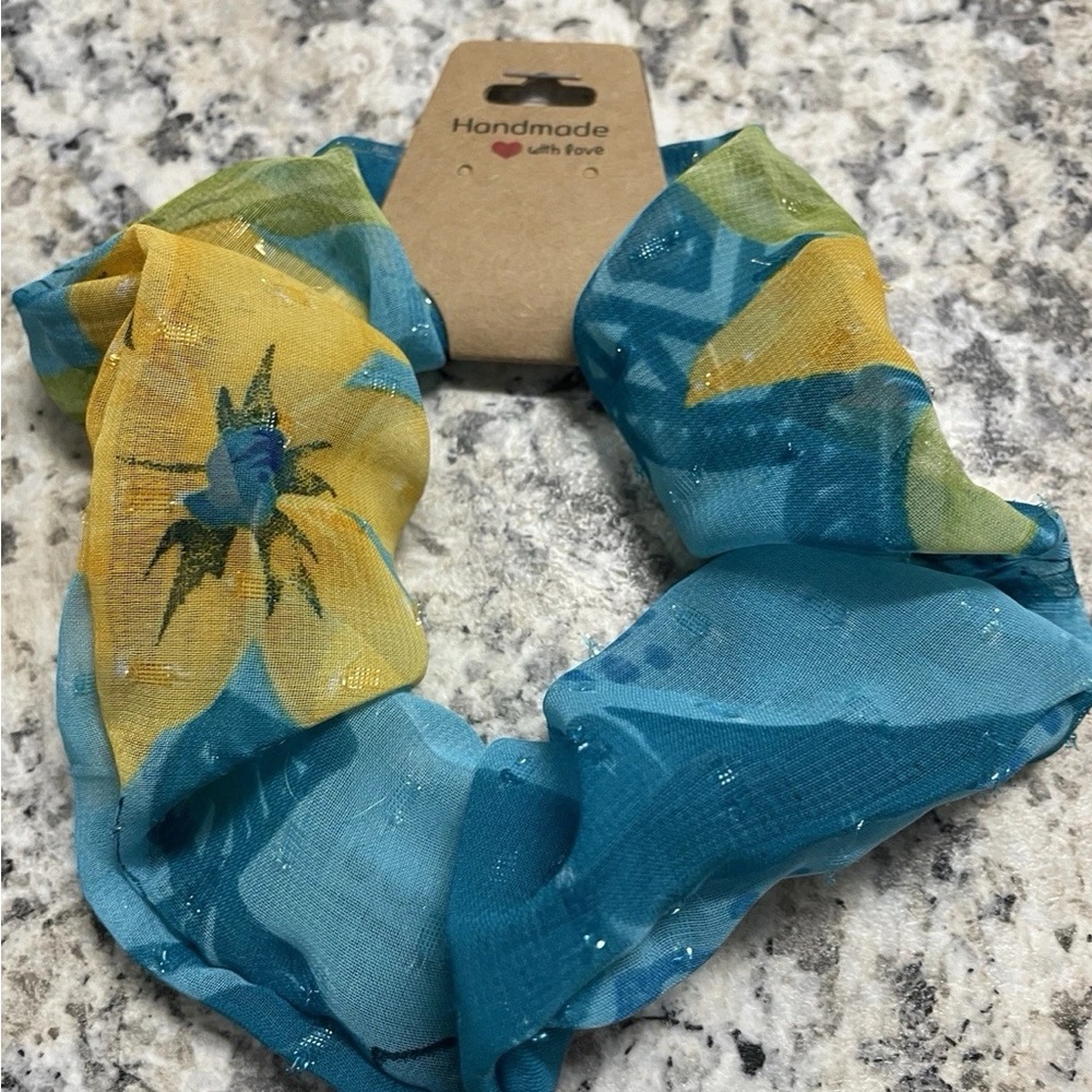 Multicolor Metallic Scrunchie - Picture 10 of 12